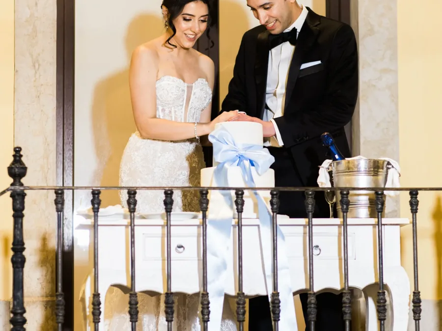 bride and groom cutting the wedding cake at estoi palace