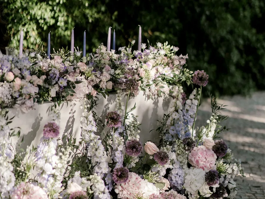 wedding reception decor with pastel flowers romatic timeless at monte do serrinho algarve
